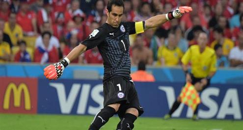 مدرب تشيلي: مشاركة برافو مع المنتخب مرهونة بموقفه في برشلونة